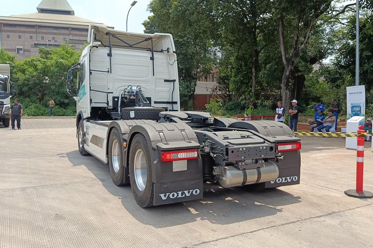 Mencoba Volvo FM electric