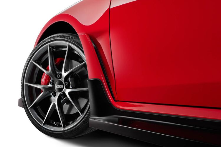 Mugen, in-house tuner untuk mobil-mobil buatan Honda, merilis beberapa komponen aftermarket buat Honda Civic Type R.