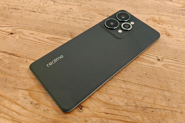 realme 15 Pro 5G Velvet Green. 