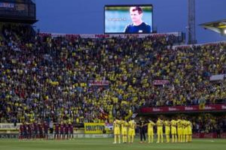 Perhormatan untuk mendiang Tito Villanova sebelum laga Villarreal melawan Barcelona di Stadion El Madriagal, Villarreal, Minggu (27/4/2014).