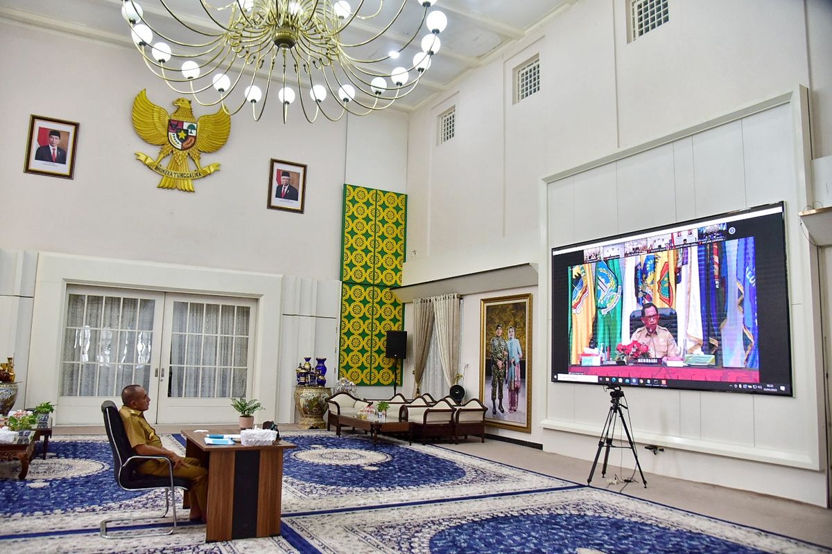 Gubernur Sumut Edy Rahmayadi mengikuti rapat virtual soal OTT KPK bersama Mendagri Tito Karnavian, Senin (24/1/2022).