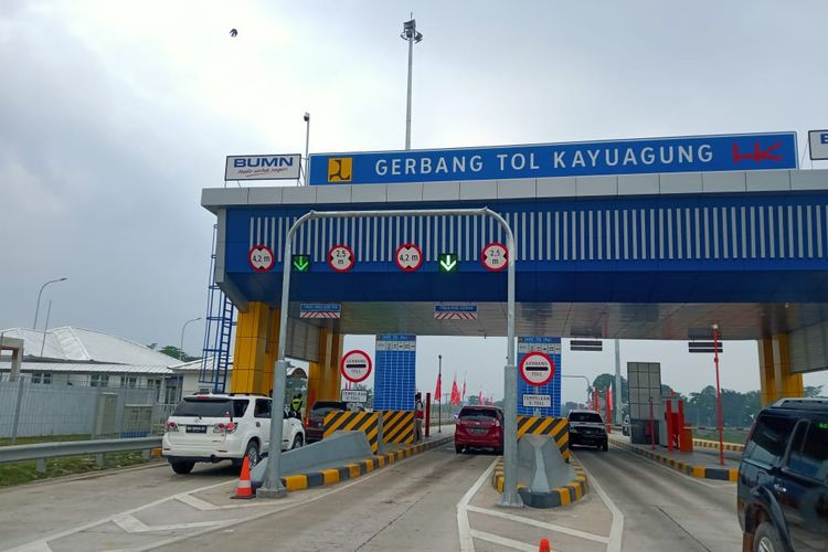 Pelabuhan Tanjung Api Api alias Pelabuhan Penyeberangan Palembang Bangka menjadi akses utama dari Palembang ke Bangka Belitung. Nantinya, pelabuhan ini akan terakses dengan Tol Trans Sumatera.