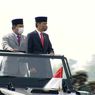 Saat Jokowi dan Prabowo Naik Jip Tinjau Kesiapan Pasukan Komponen Cadangan
