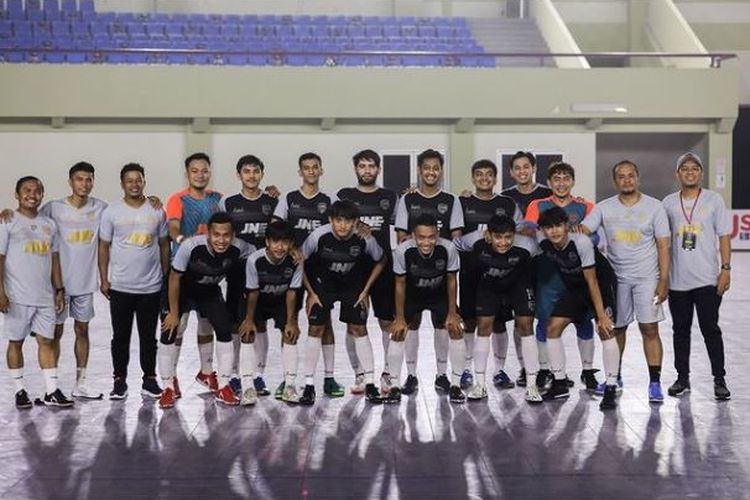 Skuad Cosmo JNE FC untuk mengarungi Liga Futsal Profesional atau Pro Futsal League 2022. (Sumber foto: Tangkapan layar Instagram Cosmo JNE FC)