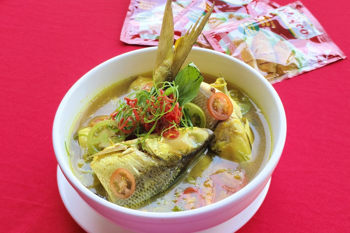 Sajian Ikan Palumara ala Chef Firhan, dalam acara demo memasak, peluncuran Royco Bumbu Kaldu Rasa Ikan di Senayan Park, Senin (22/9/2025). 
