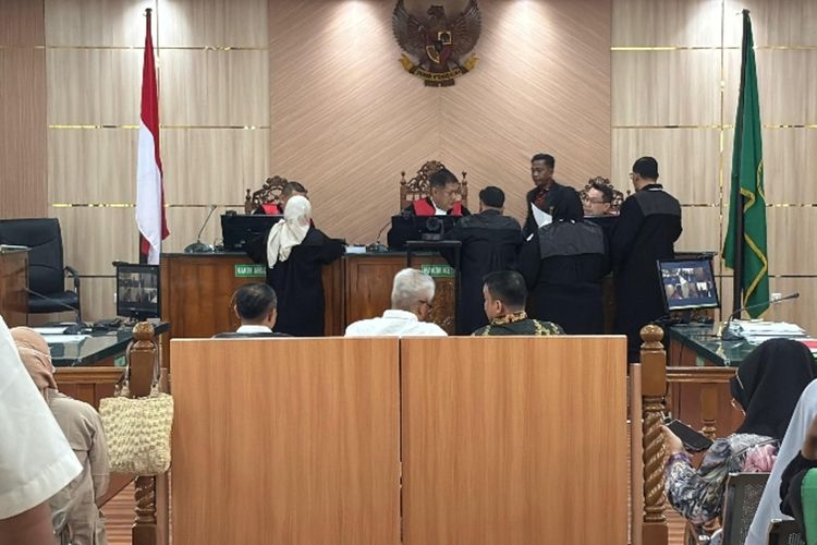 Sidang Gubernur Riau Nonaktif, Pengacara: Tuduhan Rp 800 Juta dan Jatah Preman Hilang dari Dakwaan