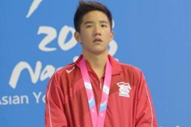 Ricky Anggawijaya meraih medali emas 100 meter gaya punggung di ajang Asian Youth Games II Nanjing.