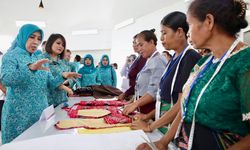 Kunjungi PLBN Motaain, Ketua Umum TP PKK Dorong UMKM Tenun Ikat Perbatasan Naik Kelas