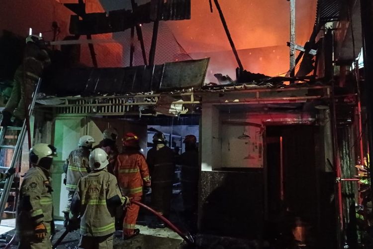 Gara-gara Obat Nyamuk, Rumah 2 Lantai di Surabaya Hangus Terbakar