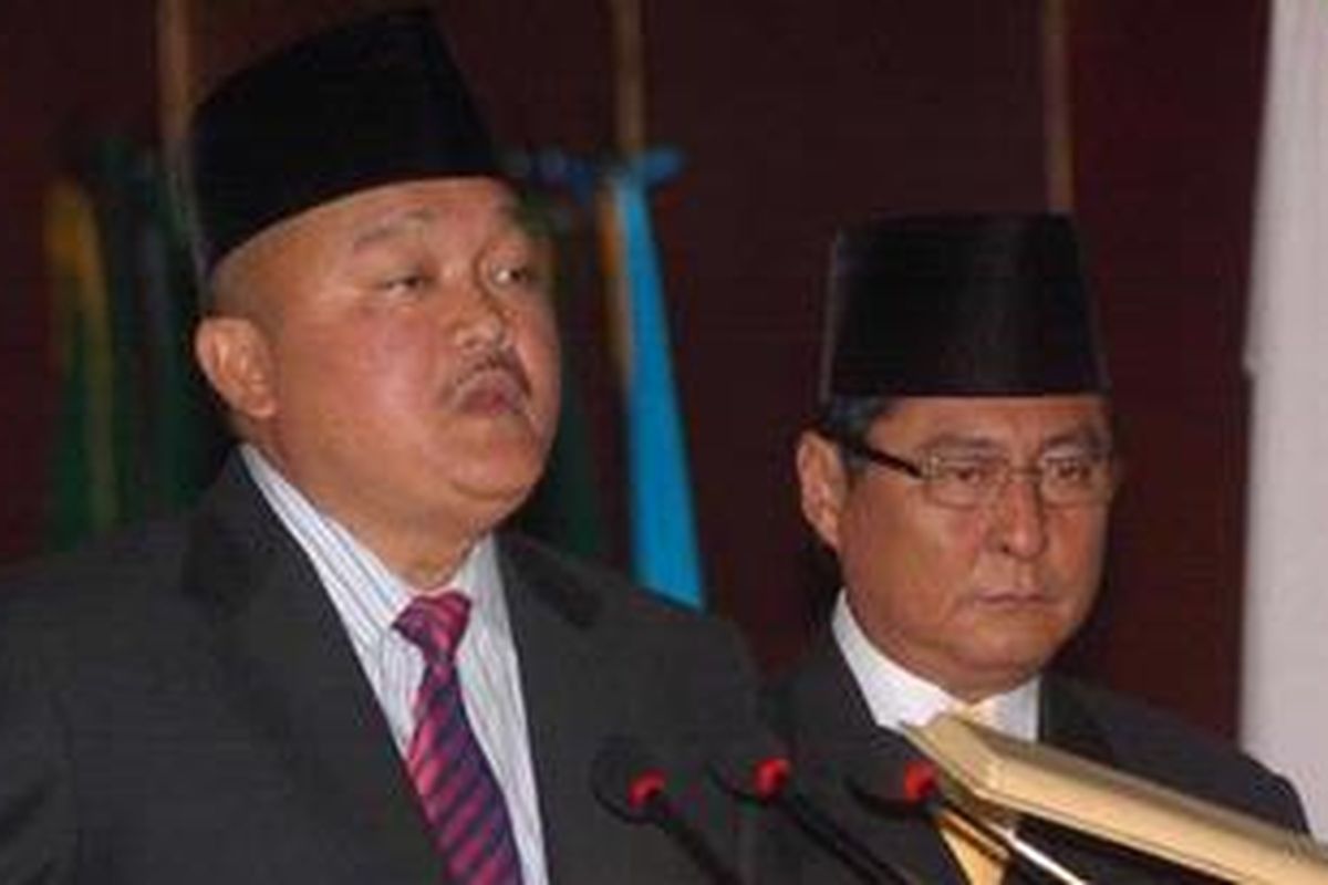 Gubernur Sumatera Selatan Alex Noerdin (kiri)