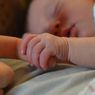 Waspadai, 3 Risiko Bayi Tidur Tengkurap