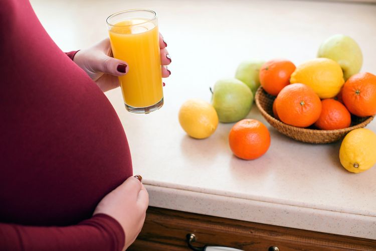 8 Buah yang Baik Dikonsumsi selama Kehamilan