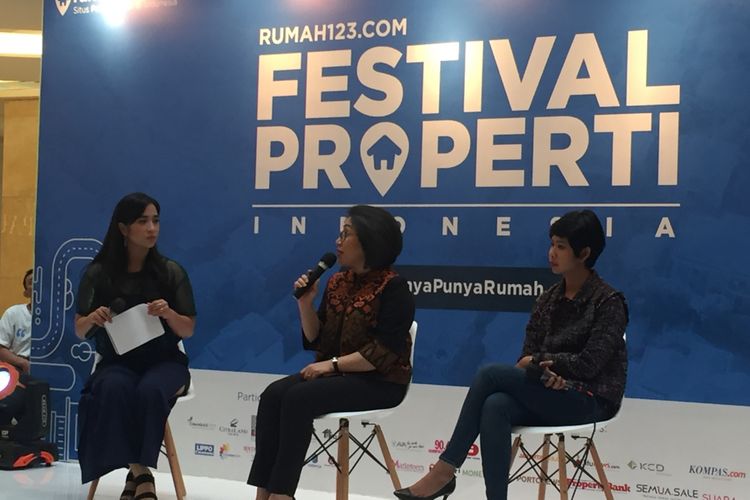 General Manager Sales Rumah123 Maria Herawati Manik (tengah) dan General Manager Marketing Rumah123 Fanny Meilana (kanan) saat menjelaskan kegiatan Festival Properti Indonesia 2018 di Kota Kasablanka, Rabu (14/11/2018).