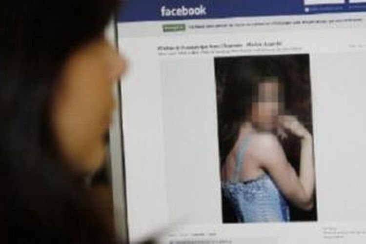 Menurut seorang ulama India, perempuan dilarang mengunggah foto ke Facebook.