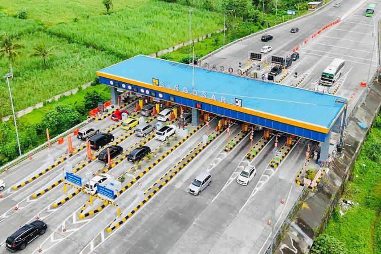 Libur Panjang Waisak, Jalan Tol Menuju Surabaya Padat Kendaraan