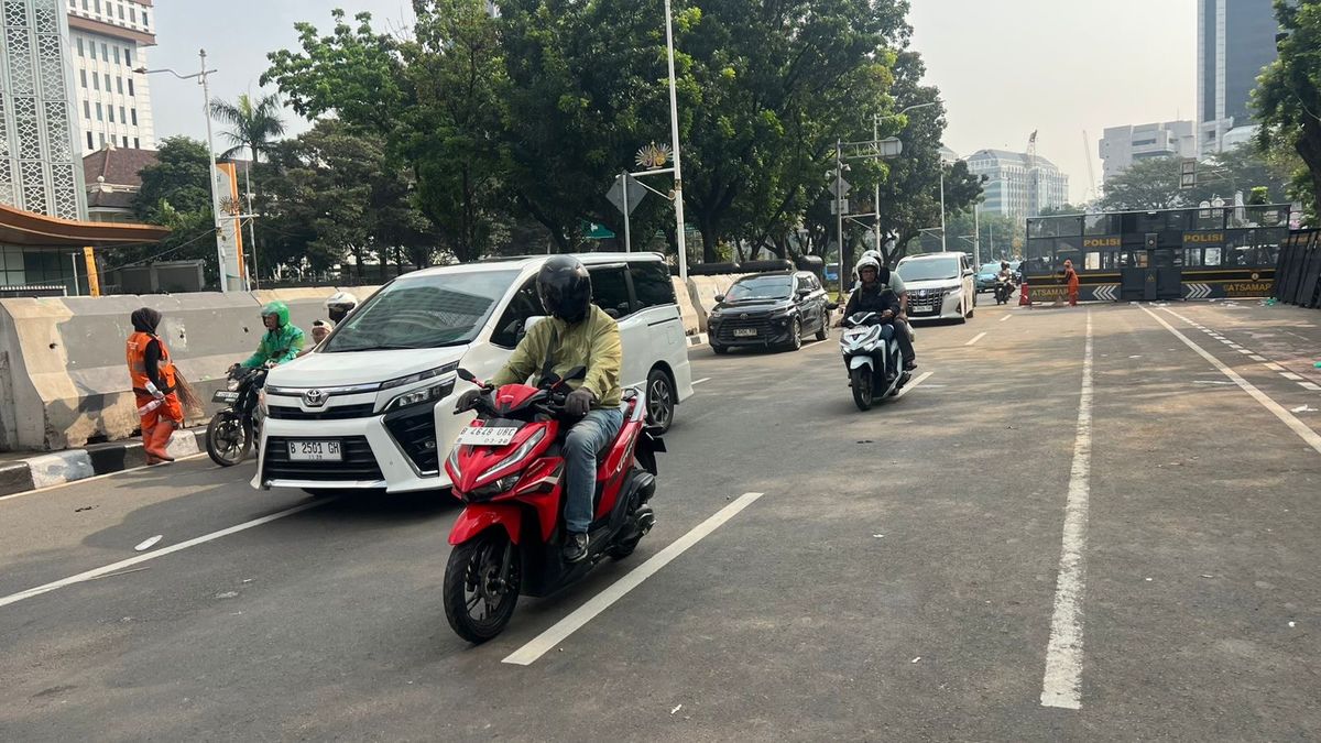 Massa Demo MBG Bubar, Jalan Medan Merdeka Selatan Kembali Dibuka