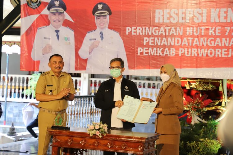 Bupati Purworejo Agus Bastian mengimbau masyarakat tetap menaati protokol kesehatan saat sambutan pada resepsi kenegaraan peringatan HUT Kemerdekaan RI ke-77.  