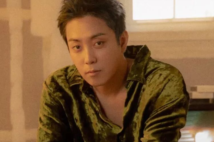 Member grup idol SECHSKIES, Eun Ji Won.