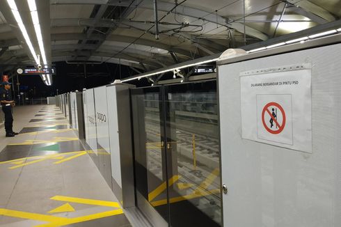 Penumpang MRT Dilarang Bersandar di Tepi Peron, Ini Alasannya...