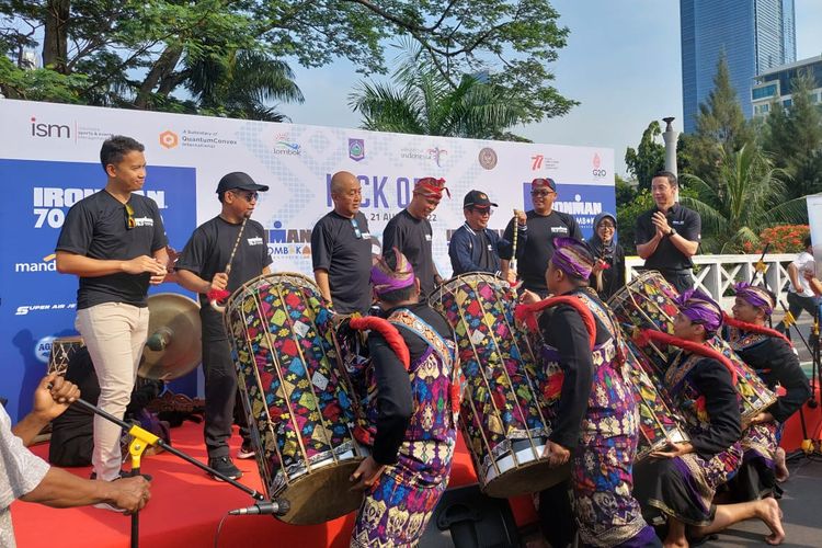 Kickoff Triathlon Ironman 70.3 yang berlangsung di Jakarta, Minggu (21/8/2022). Triathlon Ironman 70.3 akan berlangsung di Lombok, Nusa Tenggara Barat, pada 8 Oktober 2022. 