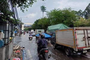 Banjir di Grogol Tak Kunjung Surut, Lalin Pesing–Kalijodo Macet hingga Jumat Pagi