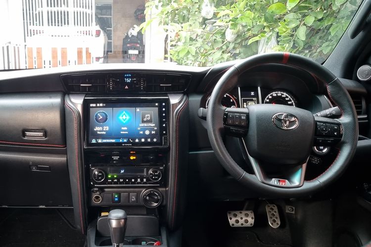 Interior Toyota Fortuner 2.8 GR Sport 4x4