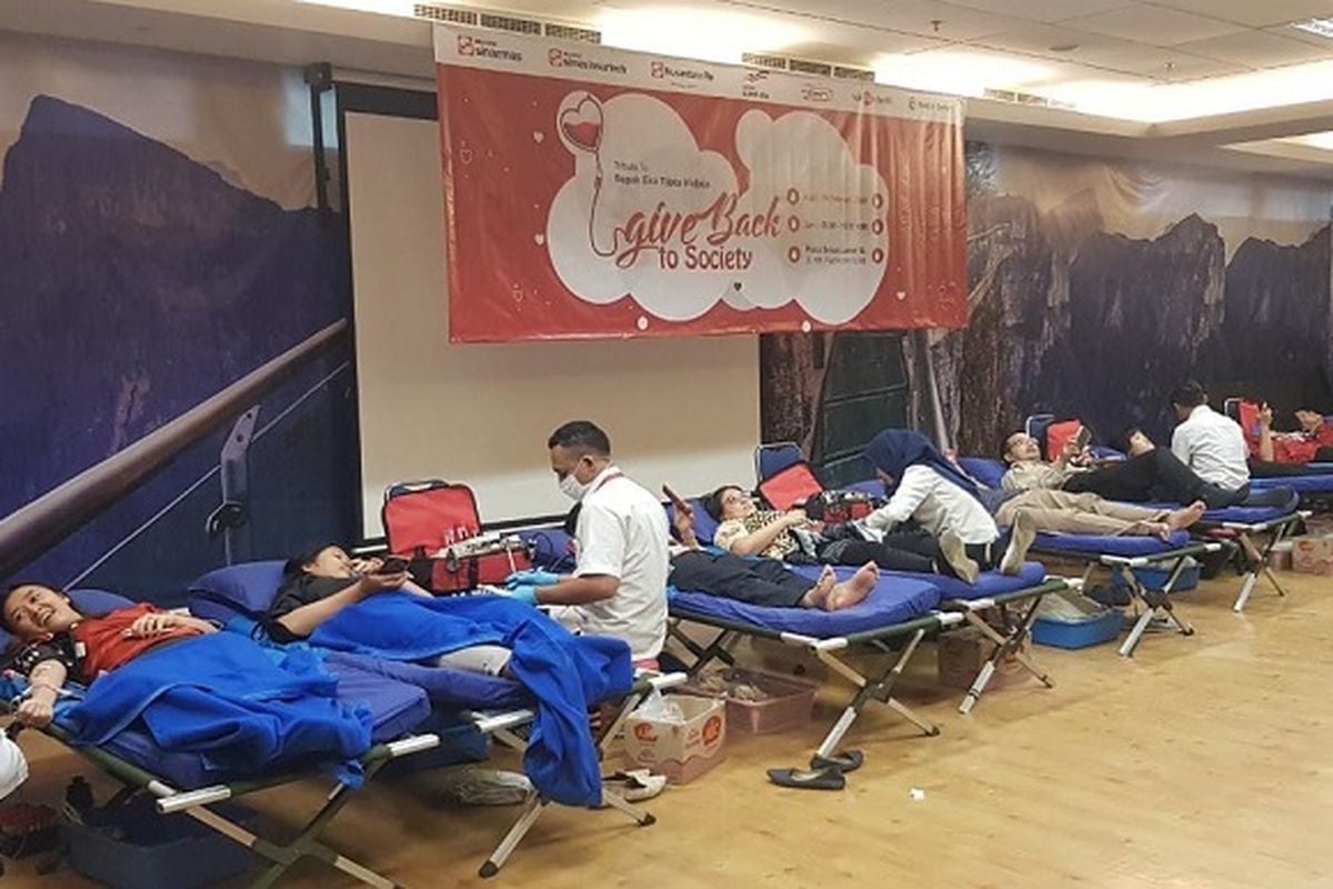 Para Pendonor pada saat Kegiatan Donor Darah Give It Back to Society pada Minggu (26/1/2020)-Rabu (26/2/2020).