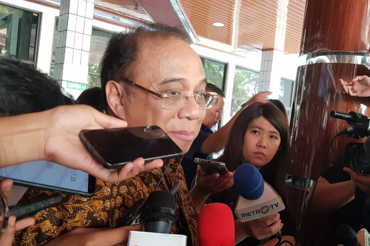 Mantan Menkomaritim Dwisuryo Indroyono Soesilo usai menjenguk Presiden RI ke-3 BJ Habibie di Paviliun Kartika, RSPAD Gatot Subroto, Jakarta Pusat, Rabu (11/9/2019).