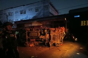 Ledakan di Tangsel: 5 Bangunan Hancur, Mobil Terbalik, Brimob Bersenjata Jaga Lokasi