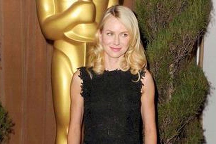 Aktris Naomi Watts menghadiri acara jamuan santap siang para nomine Academy Awards ke-85 di The Beverly Hilton Hotel, Beverly Hills (California, AS), 4 Februari 2013.