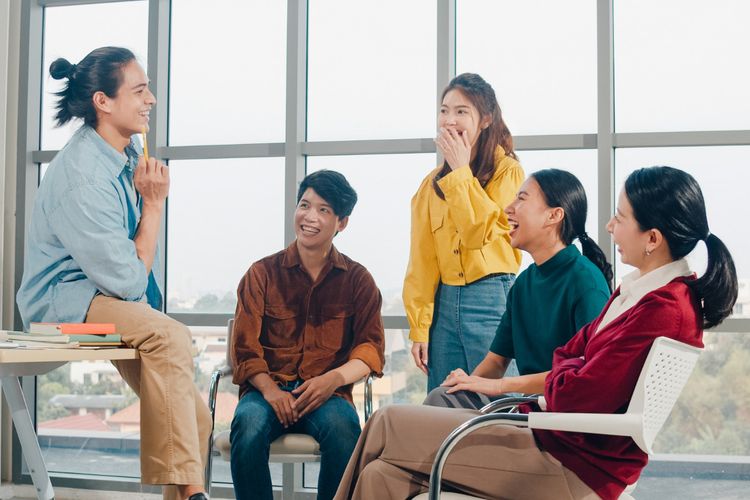 Ilustrasi ekstrovert. Gemini dikenal cerdas dan komunikatif, tetapi di balik itu ada pola pikir lincah yang membuatnya selalu bergerak dan bereksplorasi.