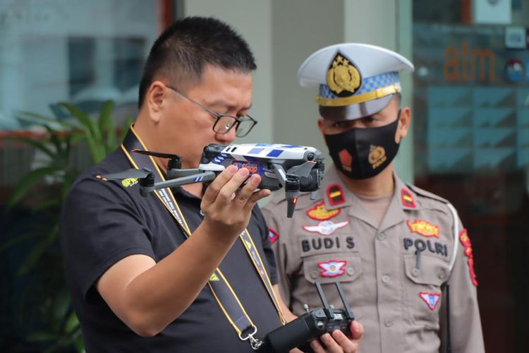 Ditlantas Polda Jateng menggelar uji coba Tilang elektronik atau Electronic Traffic Law Enforcement (ETLE)  menggunakan drone di Purworejo. 