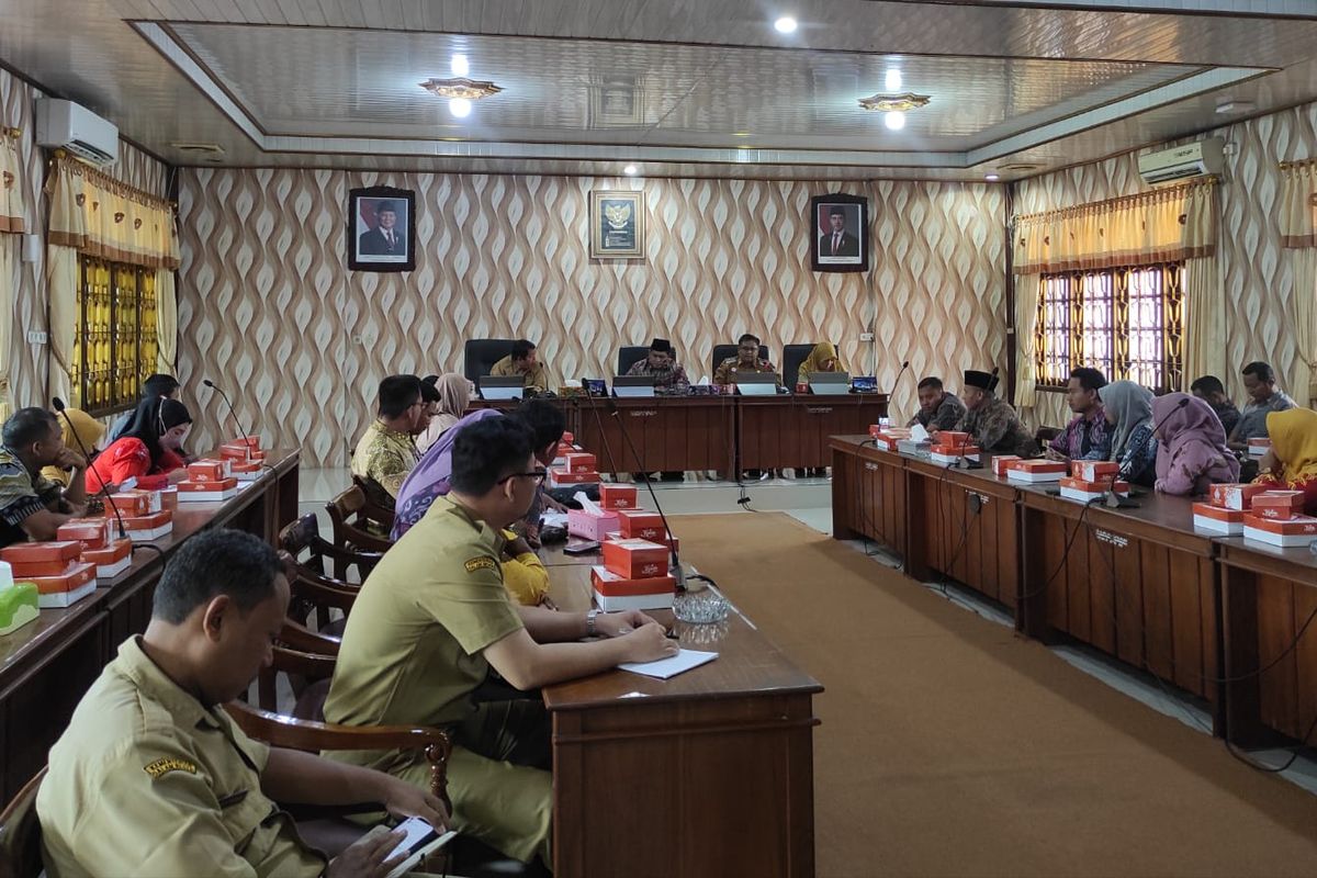 Tak Dapat Formasi PPPK 2024, Puluhan Guru Honorer di Demak Datangi Kantor DPRD 