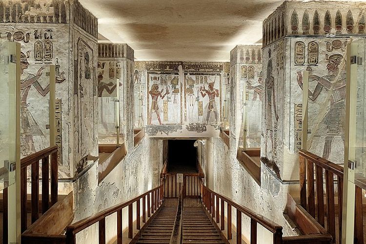 Lorong menuju makam Ramses III yang megah di kawasan Valley of the Kings atau Lembah Para Raja di Mesir.