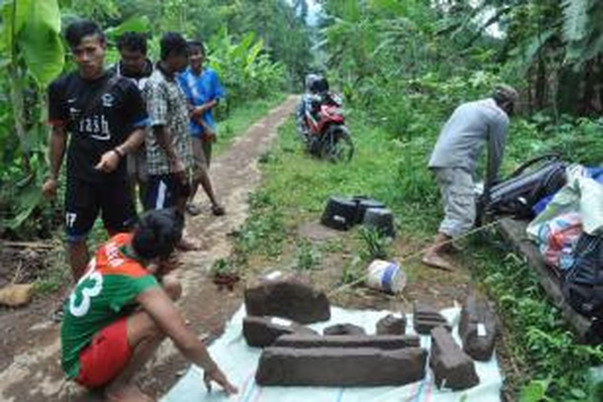 Sejumlah artefak, antara lain berupa Jaladwara (saluran air purbakala) ditemukan dilokasi Ekskavasi candi Ngreco, Desa Kesongo, Kecamatan Tuntang, Kabupaten Semarang, Jawa Tengah. Ekskavasi ditutup pada Senin (7/4/2014). Sebagian temuan dibawa tim peneliti untuk dikaji lebih lanjut. 
