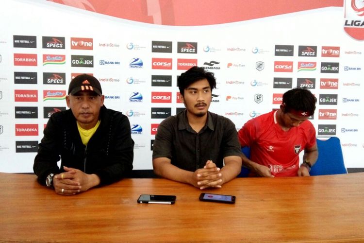 Pelatih Madura FC Salahudin saat jumpa pers di Stadion Maguwoharjo, Sleman