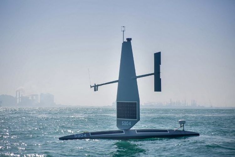 Kapal permukaan tak berawak (USV) Angkatan Laut AS, Saildrone Explorer.