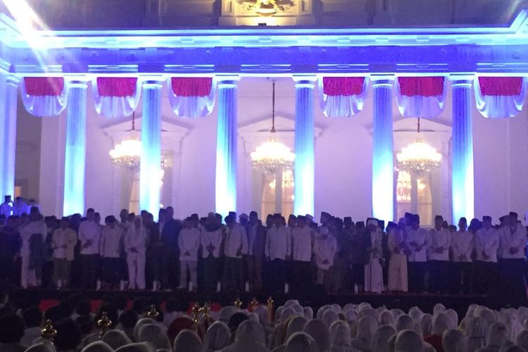 Istana Kepresidenan menggelar doa kebangsaan di halaman Istana Merdeka, Jakarta, dalam rangka menyambut HUT Kemerdekaan ke-74 RI, Kamis (1/8/2019). Presiden Jokowi dalam kesempatan itu mengajak semua pihak untuk mempererat persatuan dan persaudaraan.
