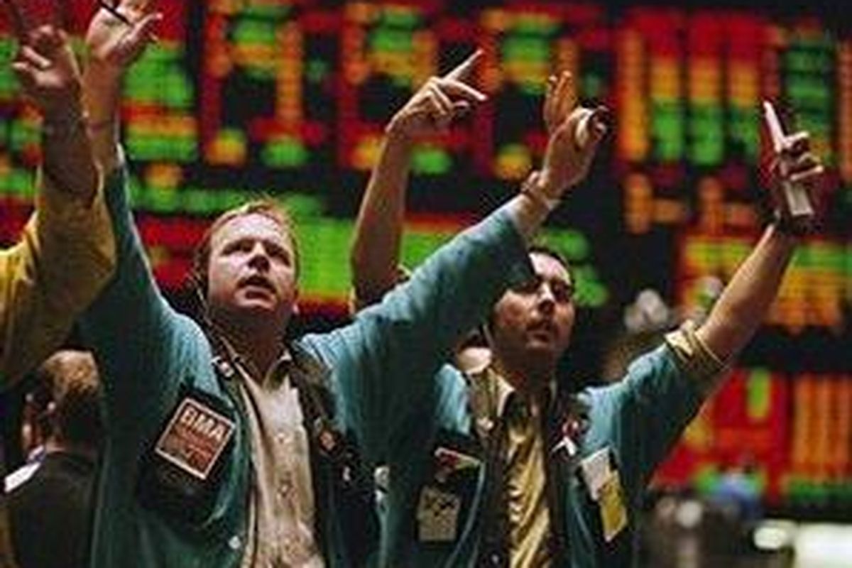 Para pialang di bursa saham.