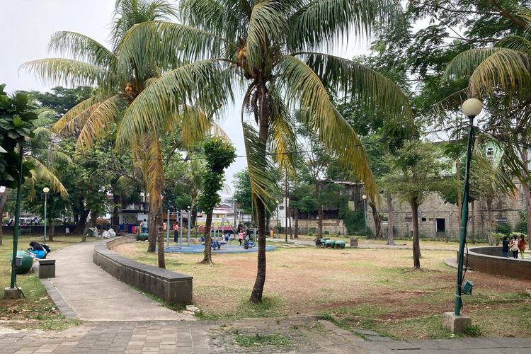 Keliling 3 Taman Jakarta Timur, Pensiunan Guru Ini Kecewa
