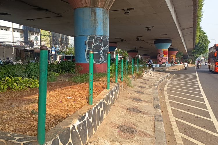 Pagar Besi Taman Flyover Kampung Melayu Raib Dicuri, Warga Sebut Habis dalam 4 Hari