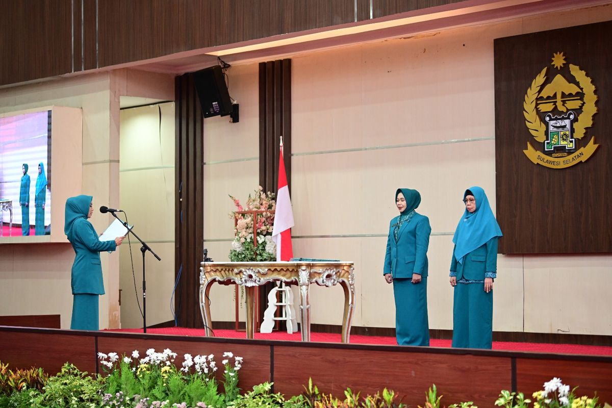 Ketua TP PKK Provinsi Sulsel Sofha Marwah Bahtiar lantik 2 Pj TP PKK di Sumsel.