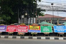 Sidang Praperadilan Hasbi Hasan Vs KPK, 10 Karangan Bunga Berjejer PN Jakarta Selatan