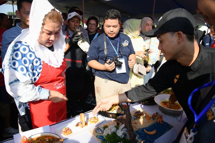 Wali Kota Semarang Hevearita Gunaryanti Rahayu dalam kompetisi memasak PHRI Vaganza dan Penutupan Pameran Industri Kreatif di Lapangan Pancasila Simpanglima, Kota Semarang, Minggu (25/8/2024).