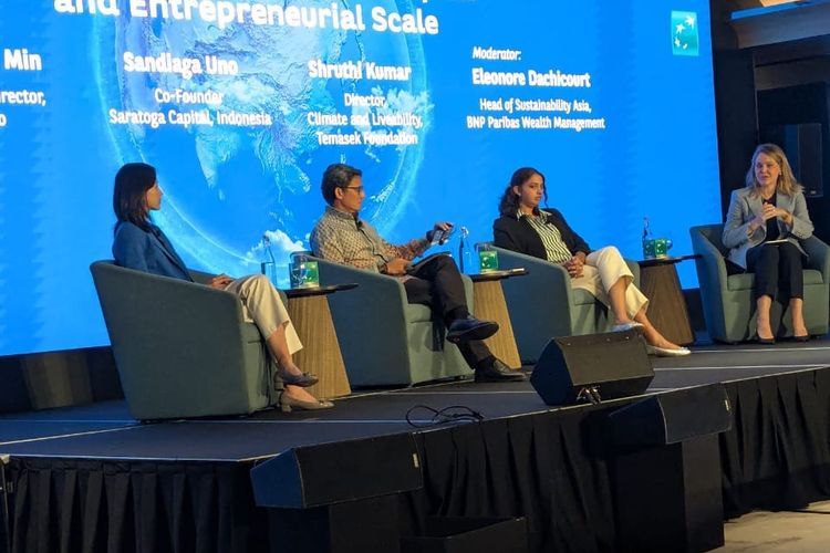 Sandiaga Uno (kedua dari kiri)