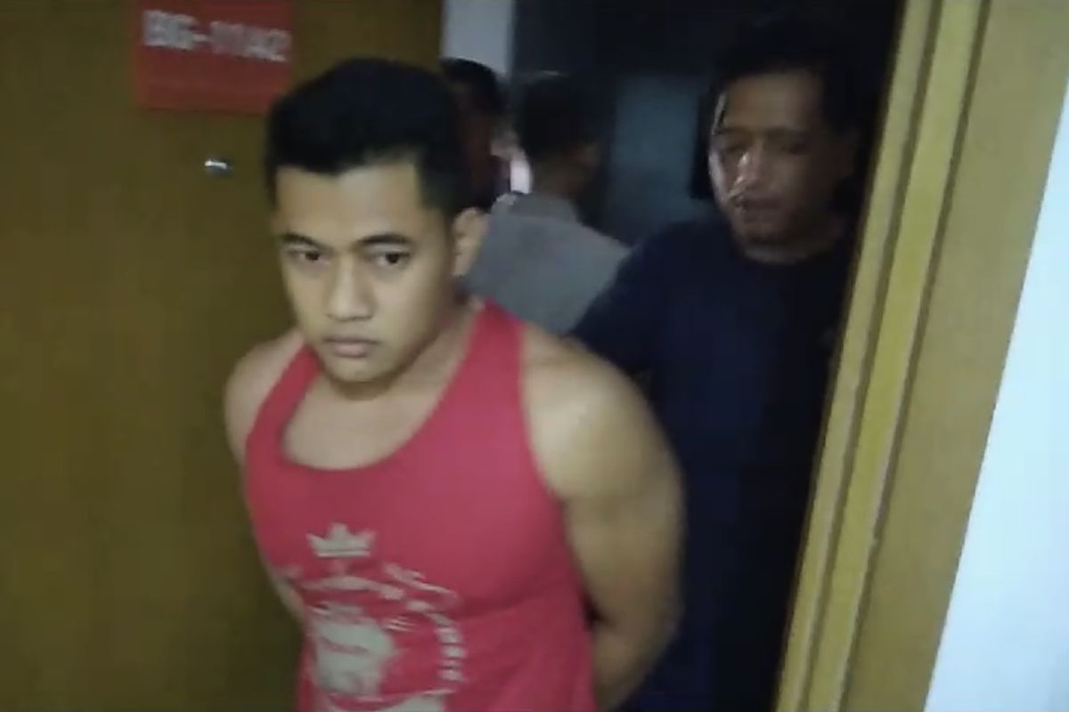 Polisi menangkap seorang instruktur fitness bernama Fajar Eka Putra Wijaya alias Deni Setiawan (26) yang menyekap dan memerkosa wanita asal Cimahi berinisial TN (20). 