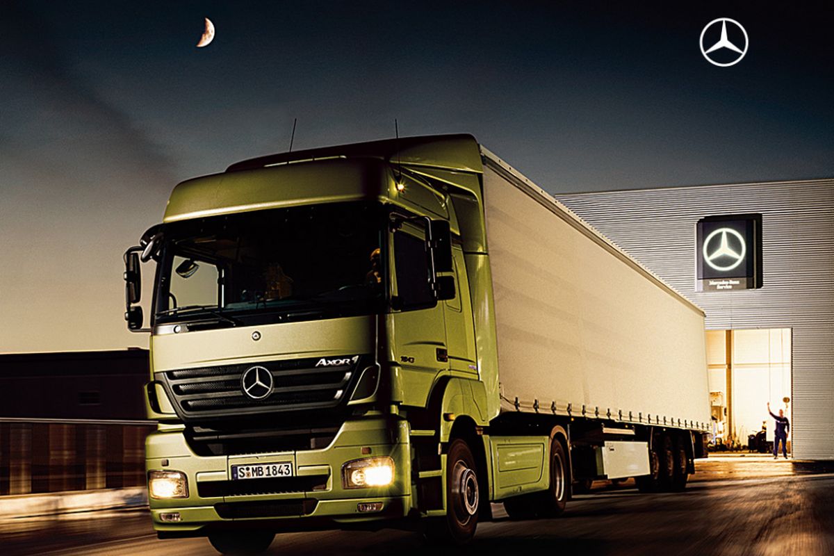 Truk heavy duty Mercedes-Benz Axor.