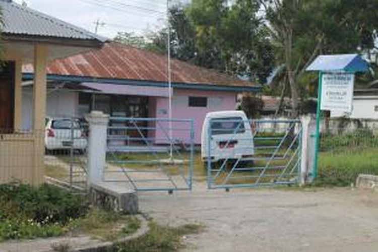 Rumah Jabatan Ketua DPRD kabupaten Timor Tengah Utara (TTU), NTT, Yang Menjadi Tempat Tinggal Sekaligus Tempat Praktik Dua Orang Dokter Yang Adalah Suami Istri, Minggu (21/7/2013).