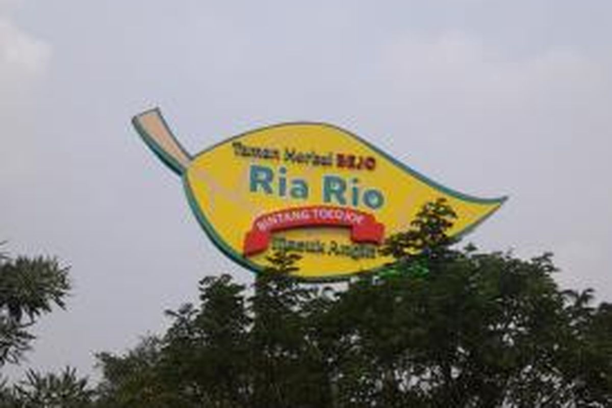 Inilah Billaboard Bintang Toejeo yang terletak di Taman Herbal Bejo, sisi kanan Waduk Ria Rio, Pulogadung, Jakarta Timur, Jumat (6/6/2014).