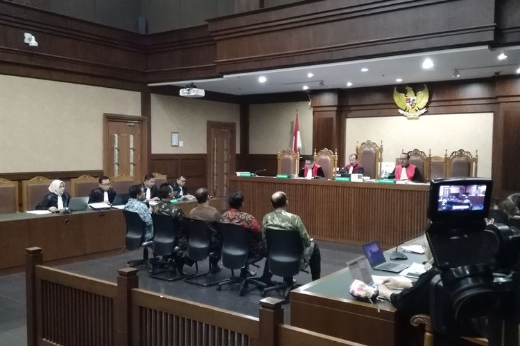 Sidang pemeriksaan saksi untuk terdakwa orang dekat mantan Direktur Utama PT INTI Darman Mappangara, Taswin Nur. Taswin merupakan terdakwa kasus dugaan suap terkait pengadaan semi baggage handling system (BHS) untuk 6 bandara.